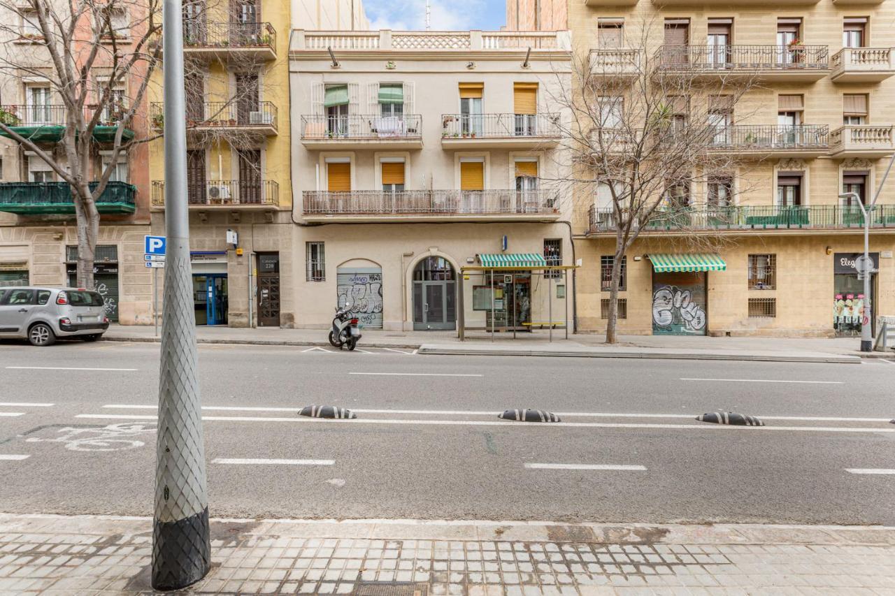 Stylish Studio Apartment In The Center Barcelona Exterior photo